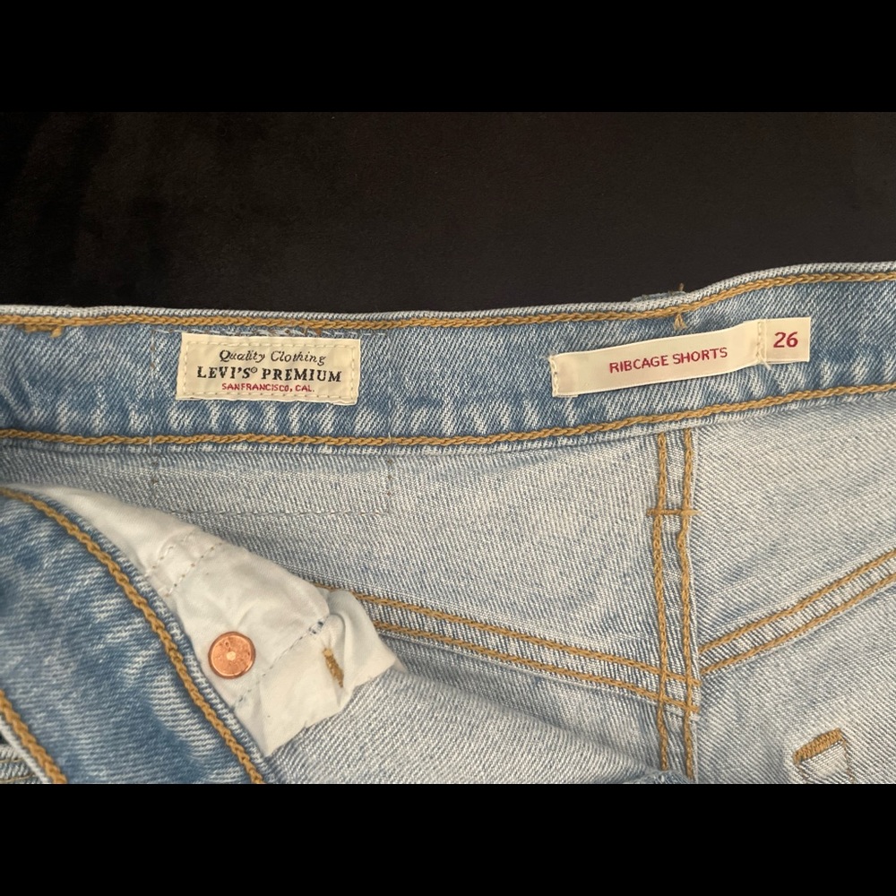 Levi’s shorts - Picture 2 of 3